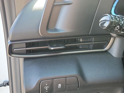 Certified 2025 Hyundai Elantra Sport image 30