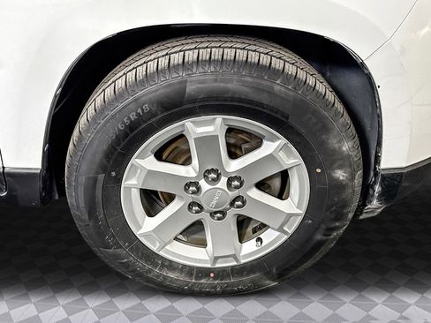 Used 2016 GMC Acadia SLE image 32