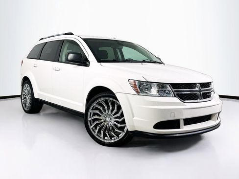 Used 2018 Dodge Journey SE image 1