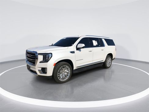 Used 2024 GMC Yukon XL SLT w/ SLT Luxury Package image 4