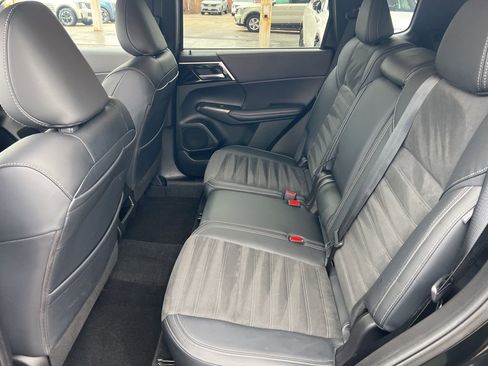 Used 2024 Mitsubishi Outlander SE image 8