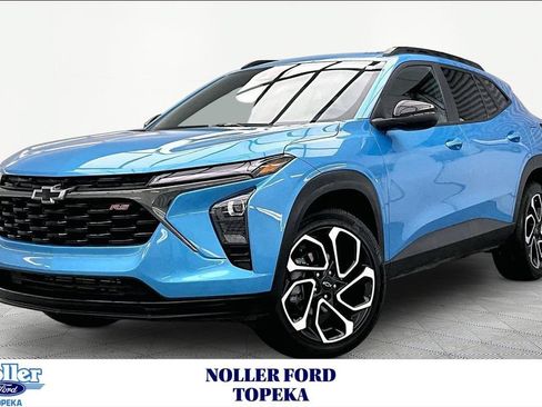 Used 2025 Chevrolet Trax RS w/ Driver Confidence Package FWD image 1