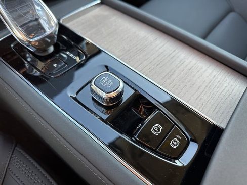 Certified 2025 Volvo XC90 B5 Plus image 30