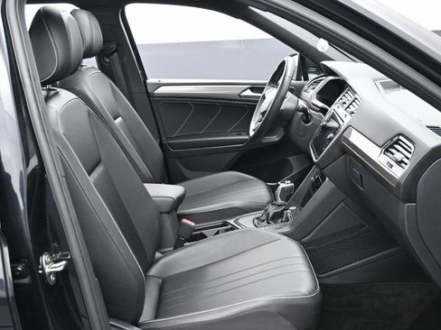 Used 2023 Volkswagen Tiguan SE R-Line image 33