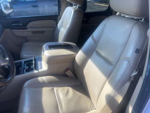 Used 2013 GMC Yukon XL Denali image 4