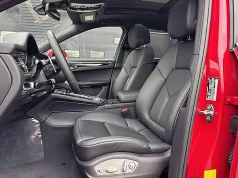 New 2026 Porsche Macan image 5