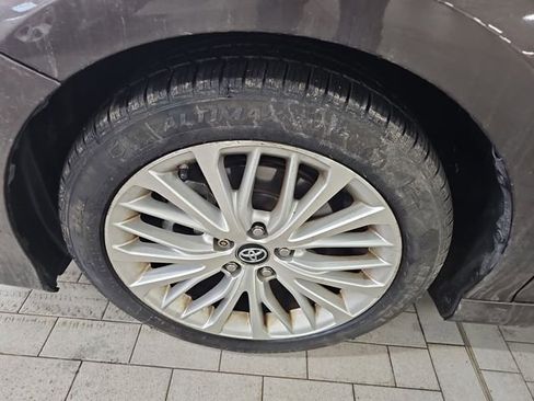 Used 2018 Toyota Camry XLE image 16