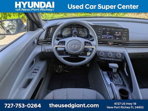 Certified 2025 Hyundai Elantra SE FWD image 16