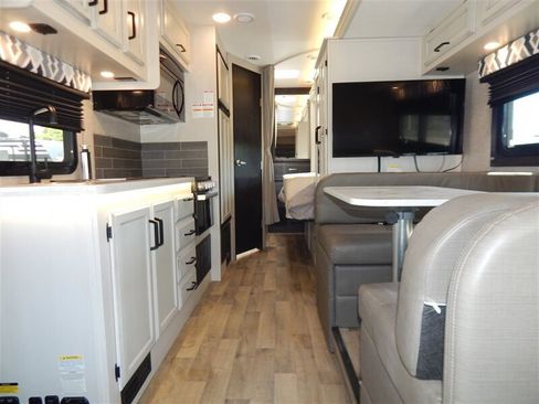 Used 2022 Ford E-450 and Econoline 450 Super Duty w/ Motorhome Prep Package RWD image 29