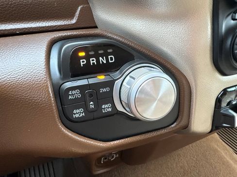 Used 2019 RAM 1500 Laramie AWD/4WD image 11