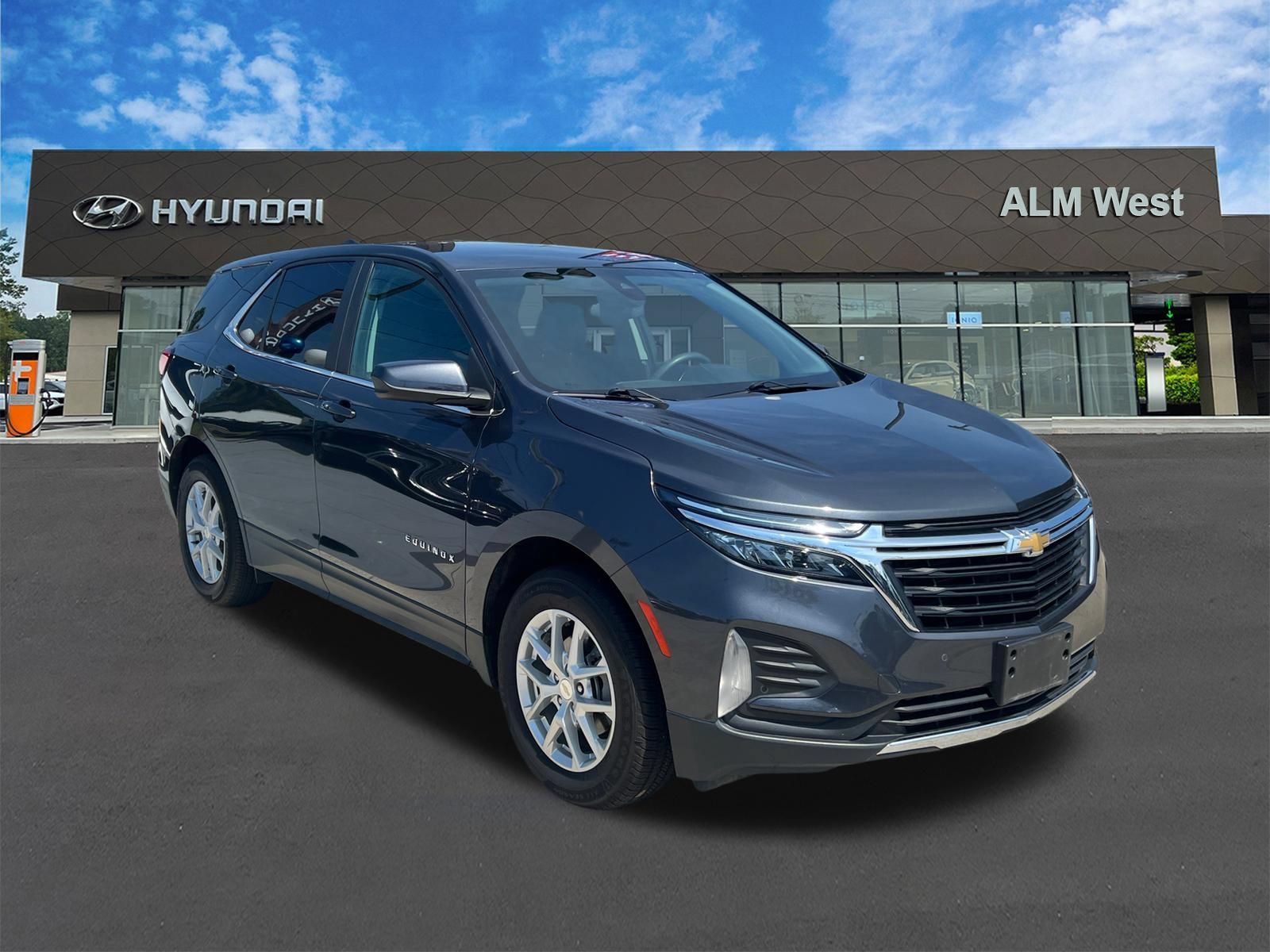 Used 2023 Chevrolet Equinox LT FWD image 3