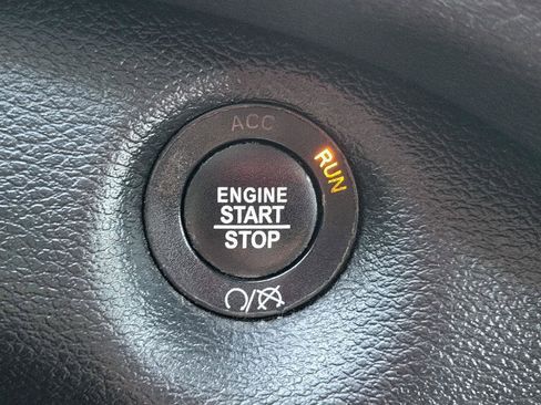 Used 2019 Jeep Cherokee Latitude Plus w/ Cold Weather Group image 11