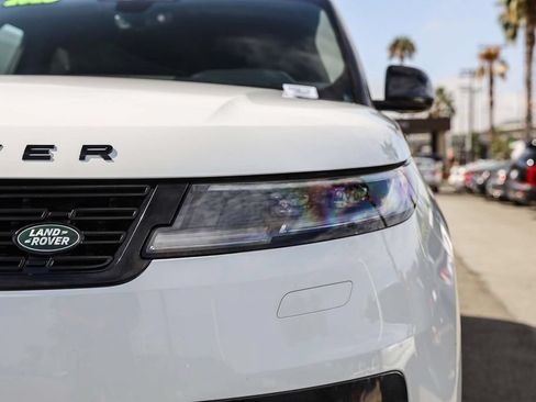 Used 2025 Land Rover Range Rover Sport SE AWD/4WD image 10