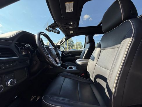 Used 2021 GMC Yukon XL SLT w/ SLT Premium Package image 8