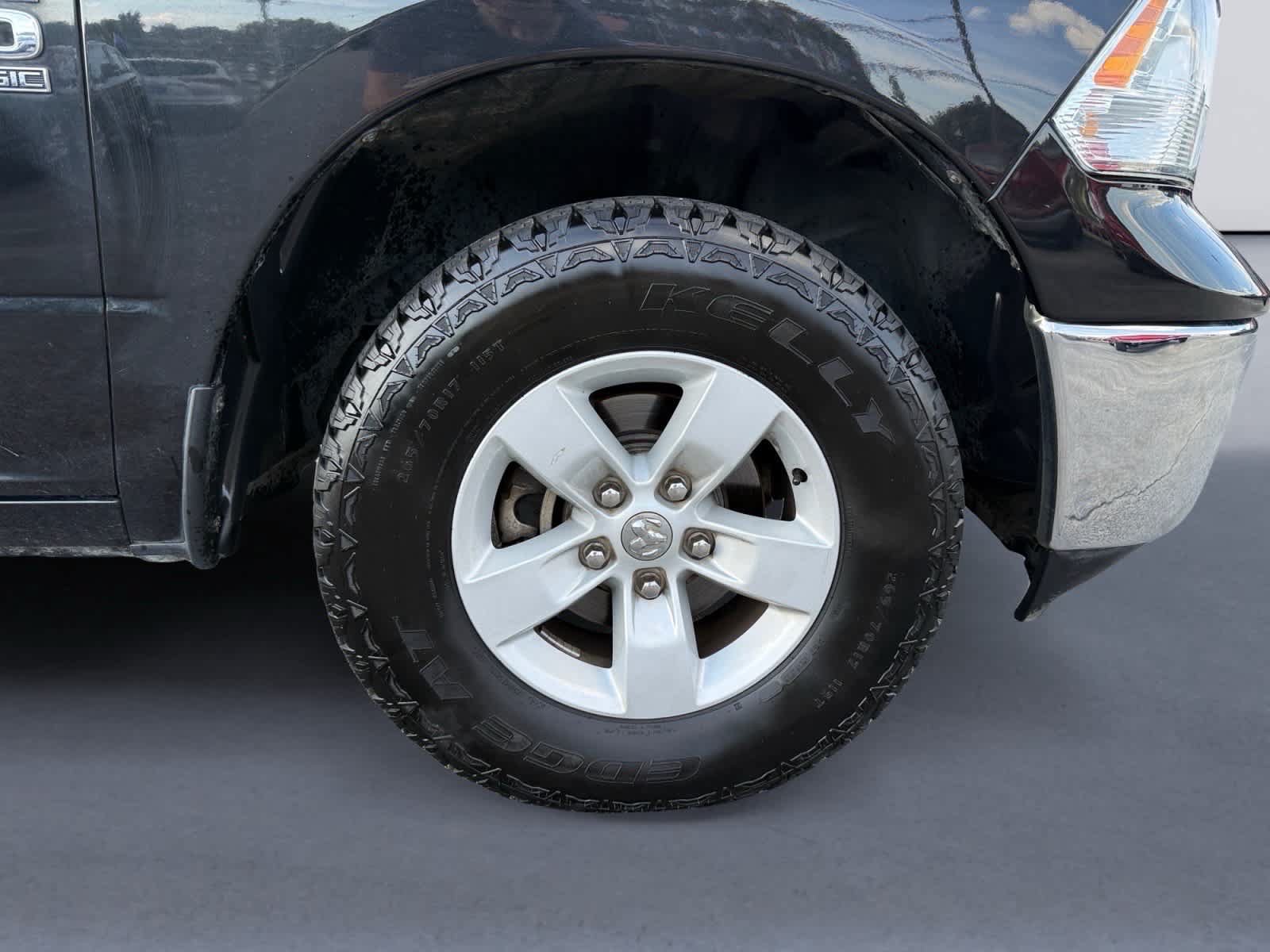 Used 2019 RAM 1500 Classic SLT w/ Protection Group AWD/4WD image 9