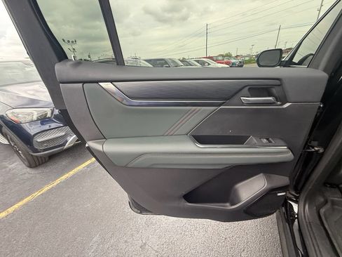 Used 2024 GMC Acadia AT4 w/ Luxury Package AWD/4WD image 18
