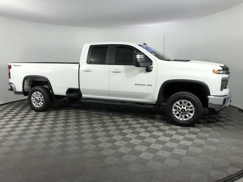 Used 2024 Chevrolet Silverado 2500 LT AWD/4WD image 14