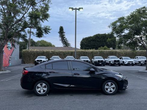 Used 2017 Chevrolet Cruze LS FWD image 7