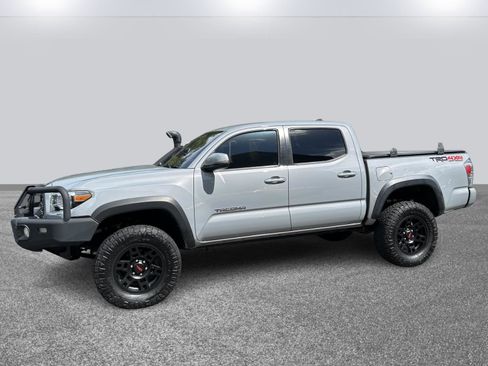 Used 2021 Toyota Tacoma TRD Off-Road image 3