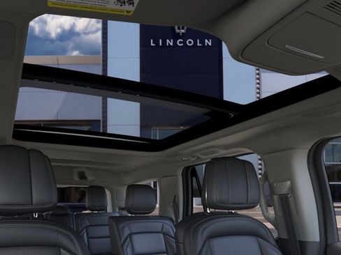Used 2026 Lincoln Navigator Reserve AWD/4WD image 22