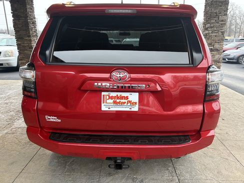 Used 2018 Toyota 4Runner SR5 image 7