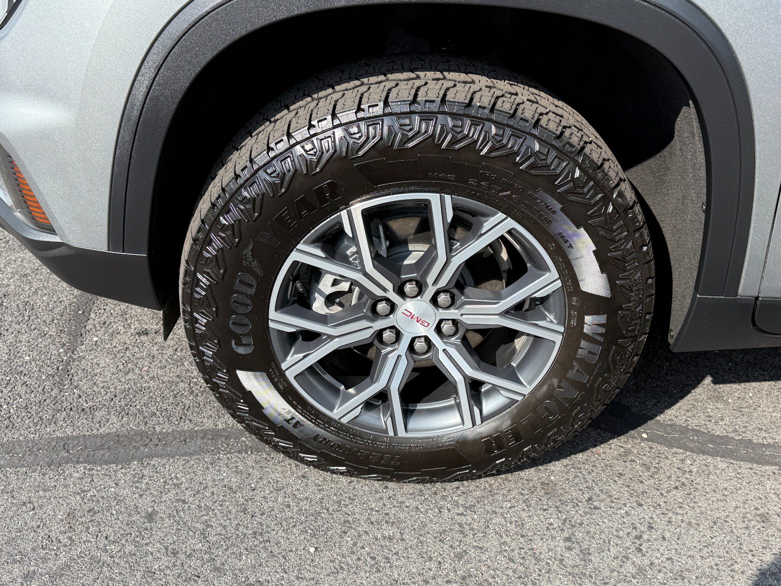 Certified 2025 GMC Acadia AT4 AWD/4WD image 9
