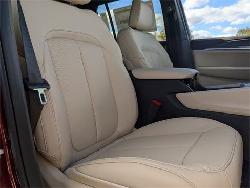 New 2025 Jeep Grand Cherokee Limited w/ Luxury Tech Group II image 39
