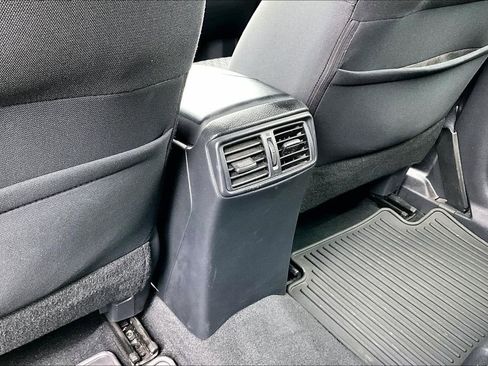 Used 2019 Nissan Rogue SV AWD/4WD image 10