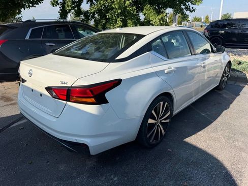 Used 2022 Nissan Altima 2.5 SR FWD image 2