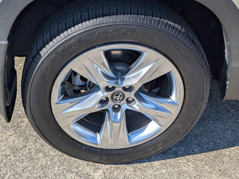 Used 2017 Toyota Highlander Limited image 28