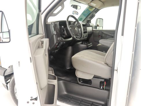 Used 2020 Chevrolet Express 3500 w/ Power Convenience Package image 16