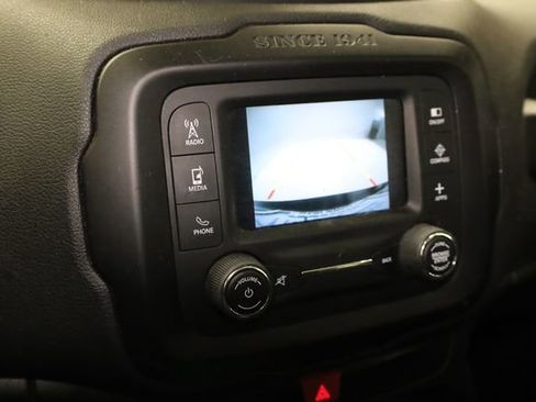 Used 2017 Jeep Renegade Latitude image 22