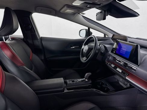 Used 2025 Toyota Prius Plug-In Hybrid FWD image 35