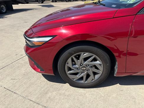 Used 2024 Hyundai Elantra SEL FWD image 2