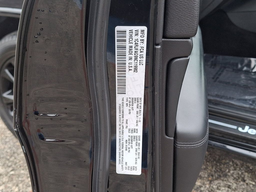 Used 2022 Jeep Grand Cherokee Laredo X AWD/4WD image 31