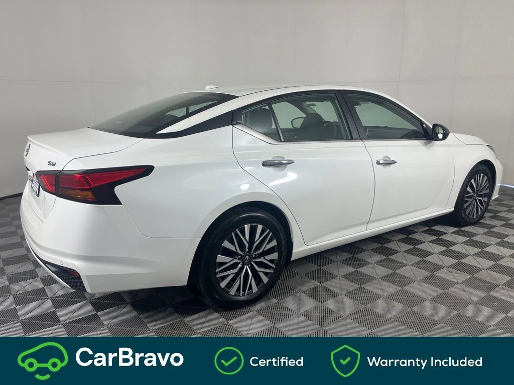 Used 2024 Nissan Altima 2.5 SV FWD image 4