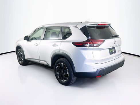 Used 2024 Nissan Rogue SV AWD/4WD image 5