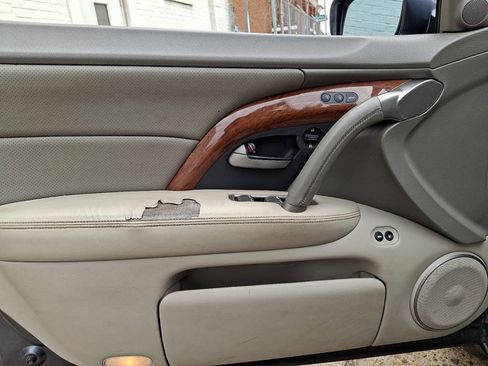 Used 2005 Acura RL image 12