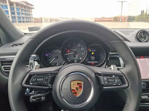 Used 2025 Porsche Macan image 21
