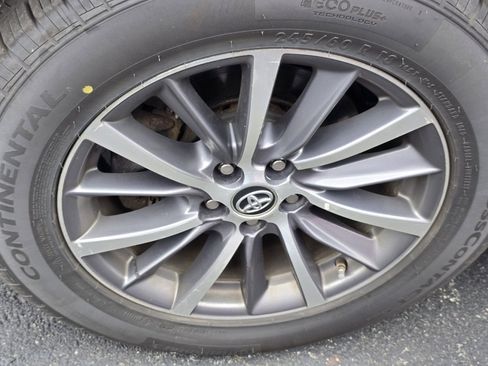 Used 2019 Toyota Highlander XLE AWD/4WD image 12
