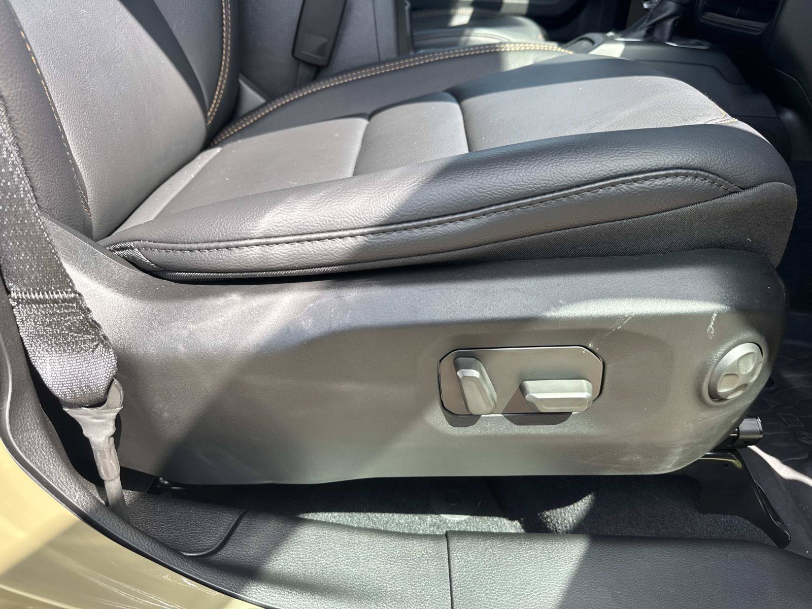 Used 2025 Jeep Gladiator Sport AWD/4WD image 14
