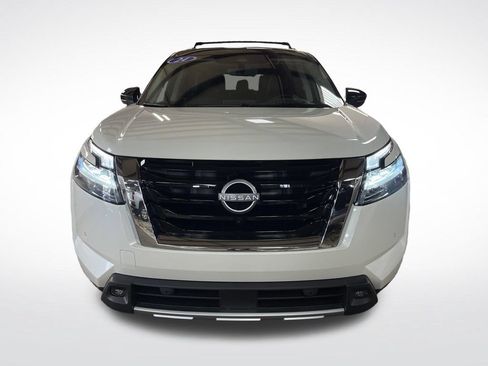 Certified 2024 Nissan Pathfinder Platinum AWD/4WD image 9