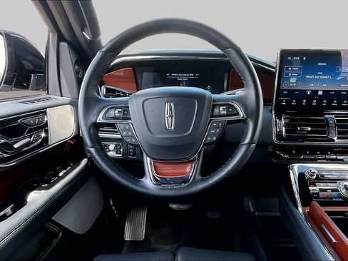 Used 2023 Lincoln Navigator Reserve RWD image 6
