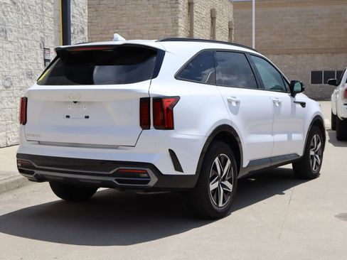 Used 2023 Kia Sorento EX FWD image 3