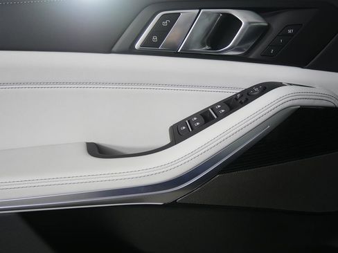 Used 2026 BMW X5 sDrive40i w/ Executive Package RWD image 9