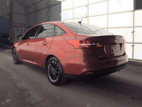 Used 2018 Ford Focus SE FWD image 5
