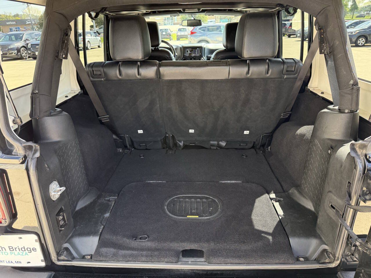 Used 2017 Jeep Wrangler Unlimited Sahara AWD/4WD image 14