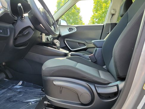 Used 2024 Kia Soul LX w/ Option Group 015 image 16