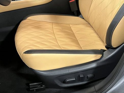 Used 2024 Nissan Sentra SV w/ SV Premium Package image 16