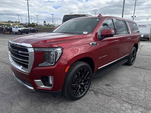 Used 2023 GMC Yukon XL SLT w/ SLT Premium Package AWD/4WD image 3